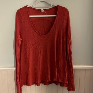 We the free woman’s v neck thermal stretchy thumb detail long sleeve like new.